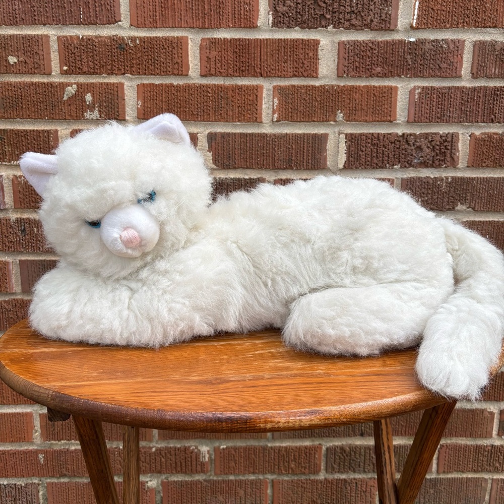Dakin White Persian Kitty Cat Laying Down plush stuffed w/ BLUE eyes Vintage